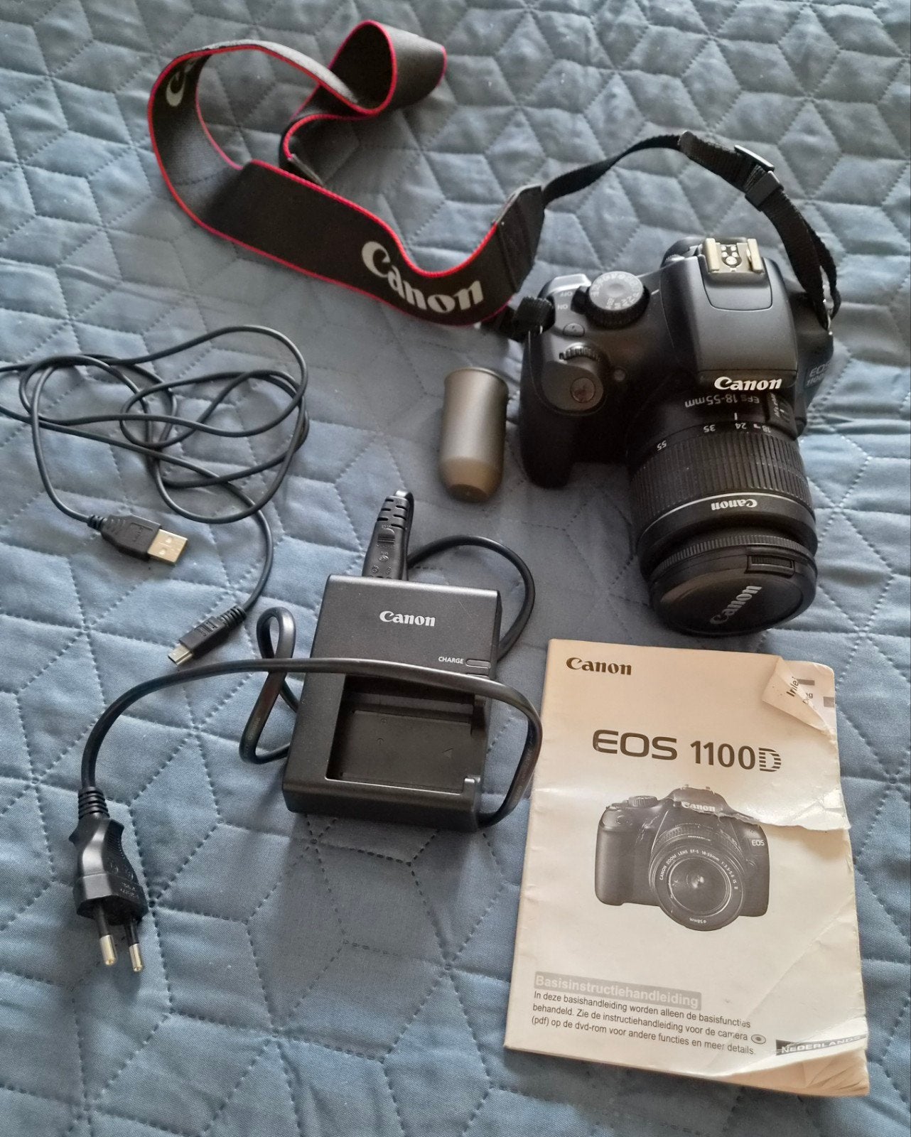 Canon EOS 1100D Spiegelreflexcamera met lens en tas, Gebruikt, Spiegelreflex, Canon, Ophalen of Verzenden