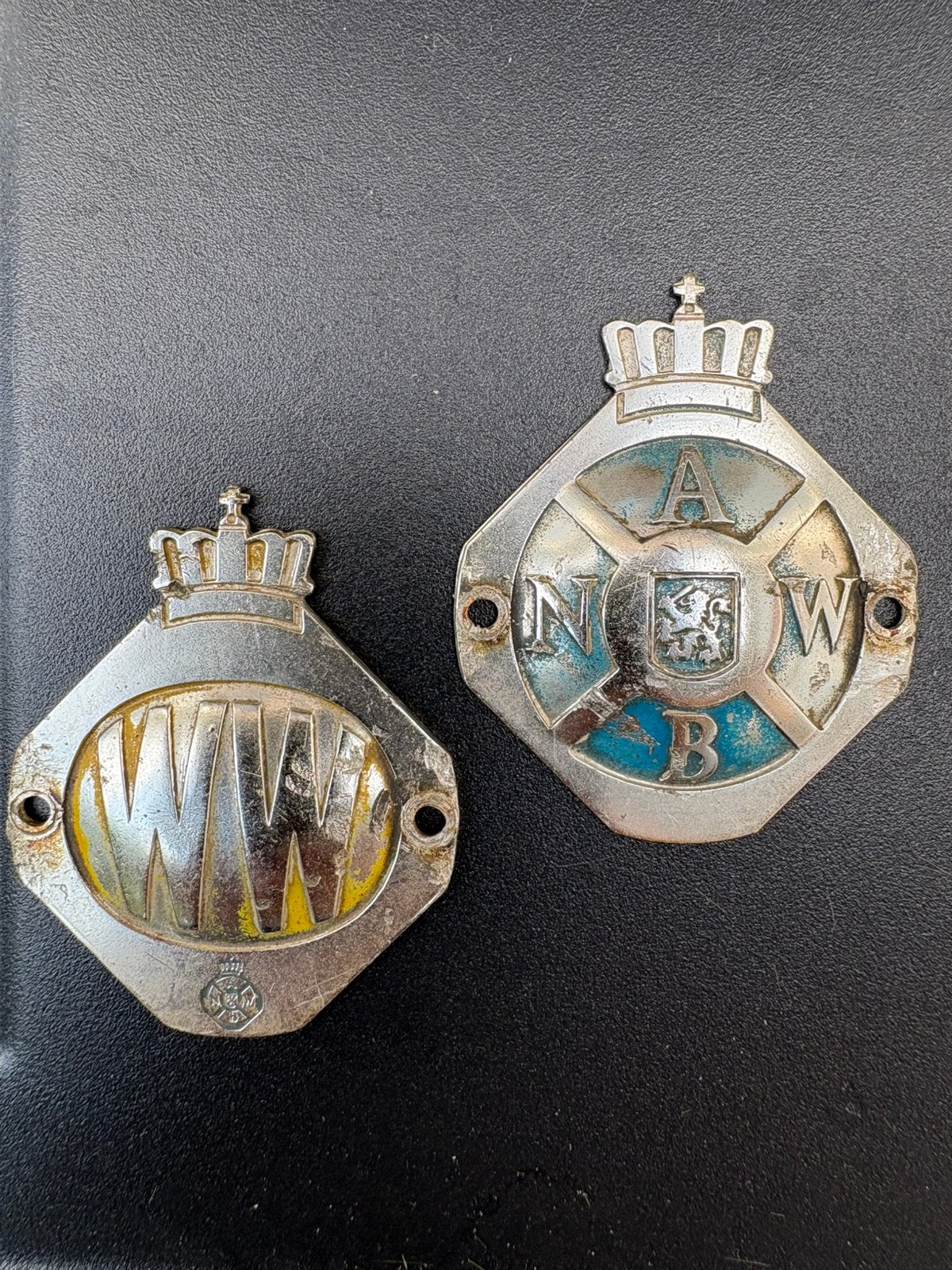 Oude kleine ANWB en Wegenwacht emblemen, Ophalen, Gebruikt