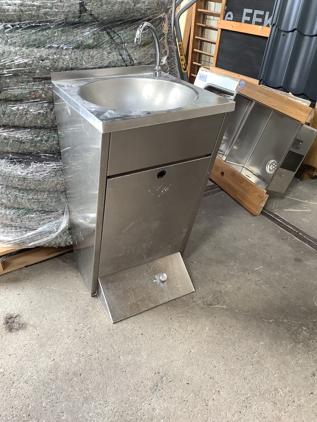 Rvs handwasbak met voetbediening, Ophalen, Gebruikt, ., .