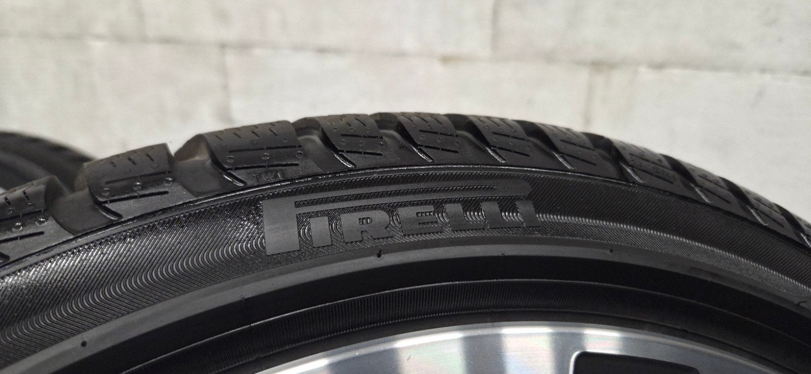 Foto 11 van 18" Audi A3 S3 VW Golf Seat Leon velgen winterbanden zgan