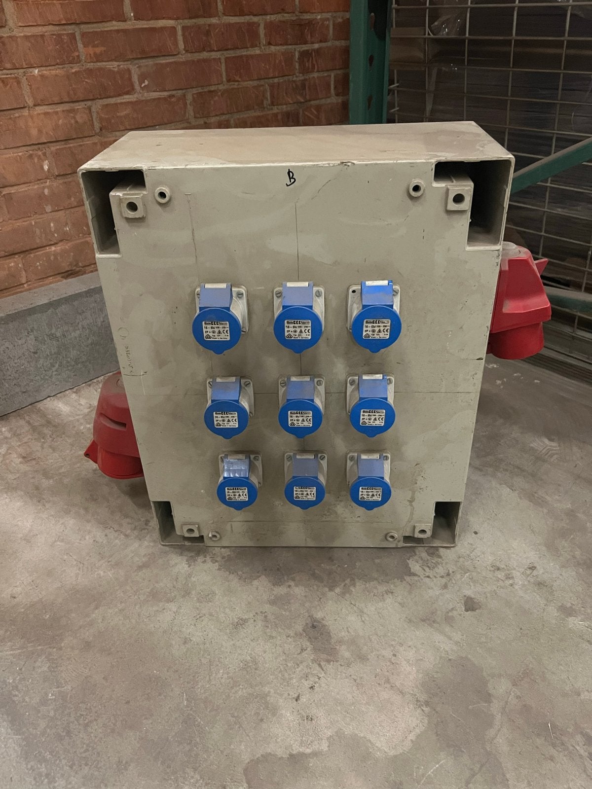 Verdeel Electra kast met 9 CEE 16A 2P+A stopcontacten, Ophalen, Gebruikt, Overige merken, Stekkerdoos
