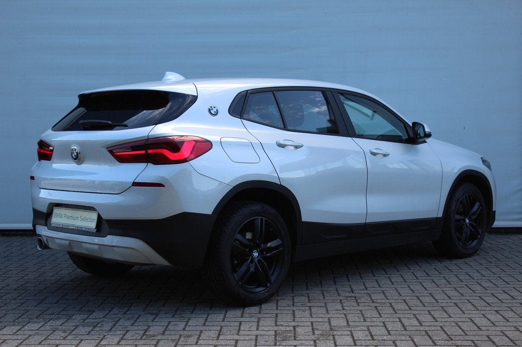 BMW X2 sDrive18i Executive / Head-Up / LED / Stoelverwarming, Auto's, BMW, Gebruikt, Euro 6, Met garantie (alle), Wit