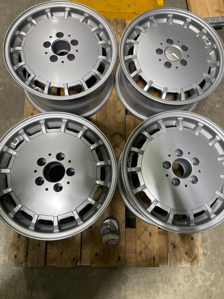 Mercedes-Benz Set Putdeksel / Gullideckel R129 8Jx16 ET34, Ophalen, Gebruikt, Mercedes-Benz