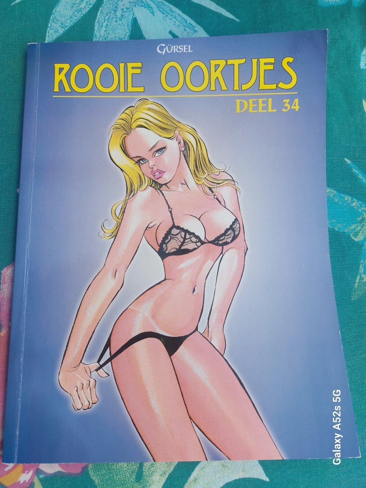 Stripboek voor volwassenen.  Rooie oortjes deel 34, Gelezen, Eén stripboek, Ophalen of Verzenden, Gürsel