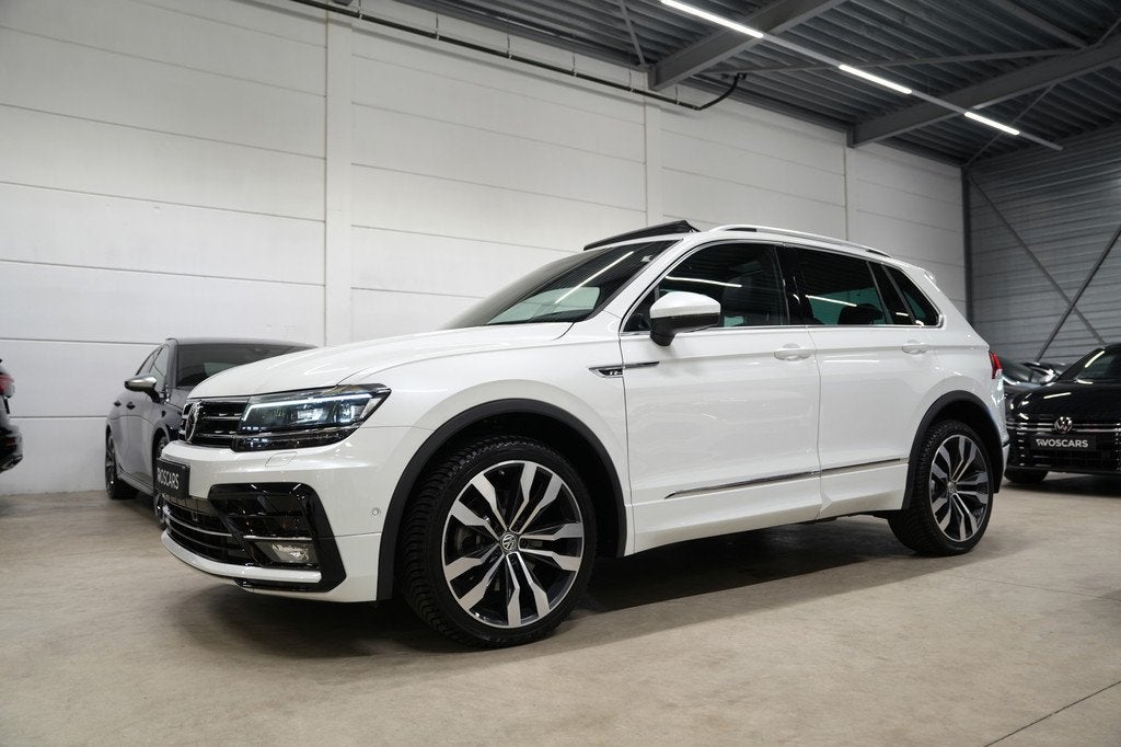 Volkswagen Tiguan 2.0 TSI 4Motion 220PK 3x R-Line * Pano - D, Auto's, Volkswagen, Gebruikt, 4 cilinders, 2500 kg, Wit