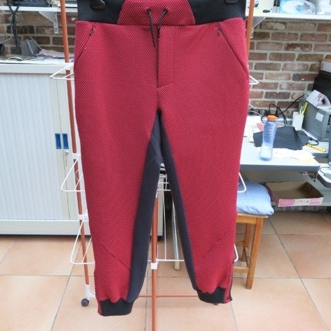 Trainingsbroek nieuw rood zwarte print Champion mt XL, Maat 46/48 (XL) of groter, Nieuw, Ophalen of Verzenden, Hardlopen of Fietsen