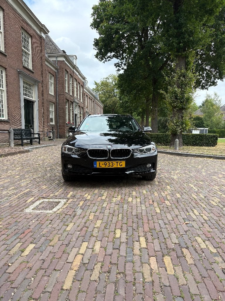 BMW 3-Serie 316i 136pk 2014 Zwart Dealerhistorie, Auto's, Zwart, 4 cilinders, Zwart, Handgeschakeld