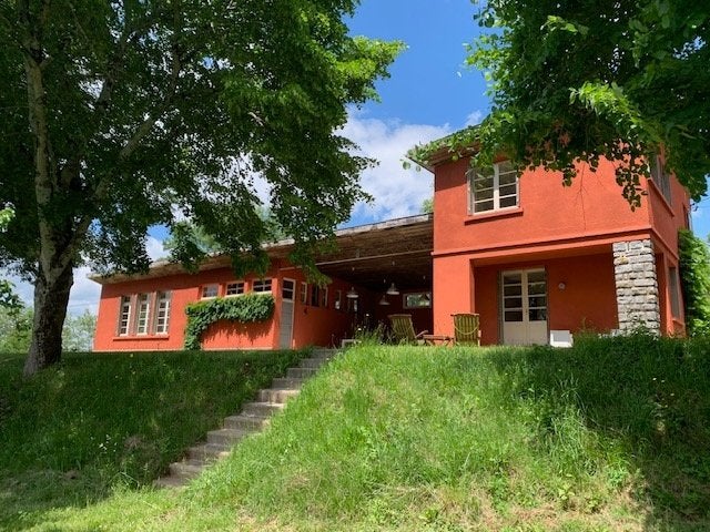 Vakantiehuis, voormalig schoolgebouw, in Frankrijk, Huizen en Kamers, Buitenland, Corrèze, regio Beaulieu sur Dordogne, Frankrijk