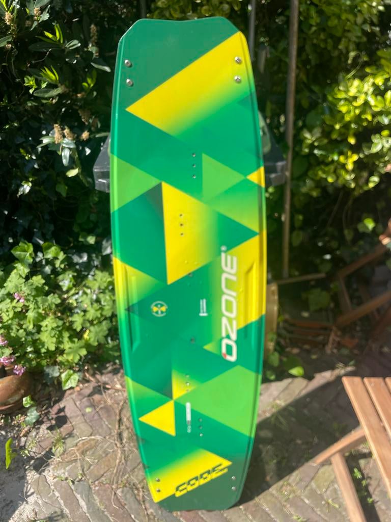 Ozone Code v2 138 x 41 Kiteboard, Watersport en Boten, Kitesurfen, Twintip, Kiteboard, Ophalen of Verzenden, Zo goed als nieuw