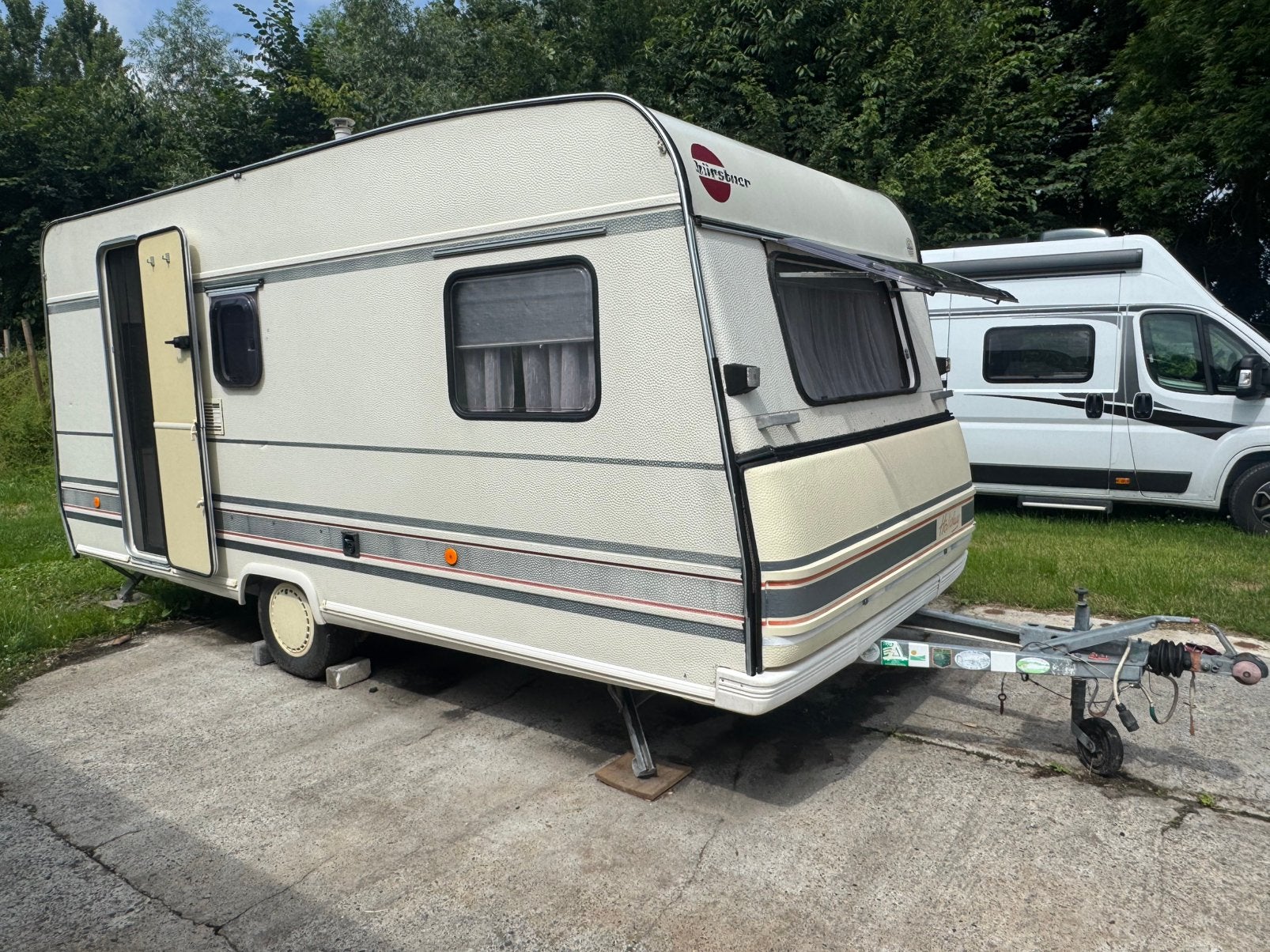 Buerstner 4309 caravan, Caravans en Kamperen, Caravans, Dwarsbed, Treinzit, 750 - 1000 kg, Particulier