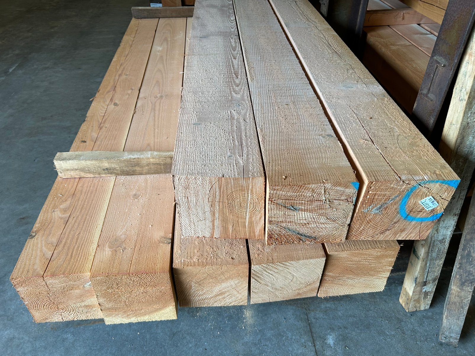 Douglas palen 200x200mm staanders fijnbezaagd, Ophalen, Zo goed als nieuw, 250 cm of meer, Palen