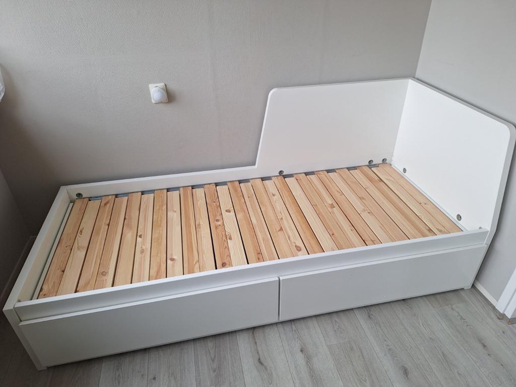 Ikea flekke eenpersoonsbed met opberglades, Huis en Inrichting, Slaapkamer | Bedden, Gebruikt, 90 cm, Eenpersoons, Wit