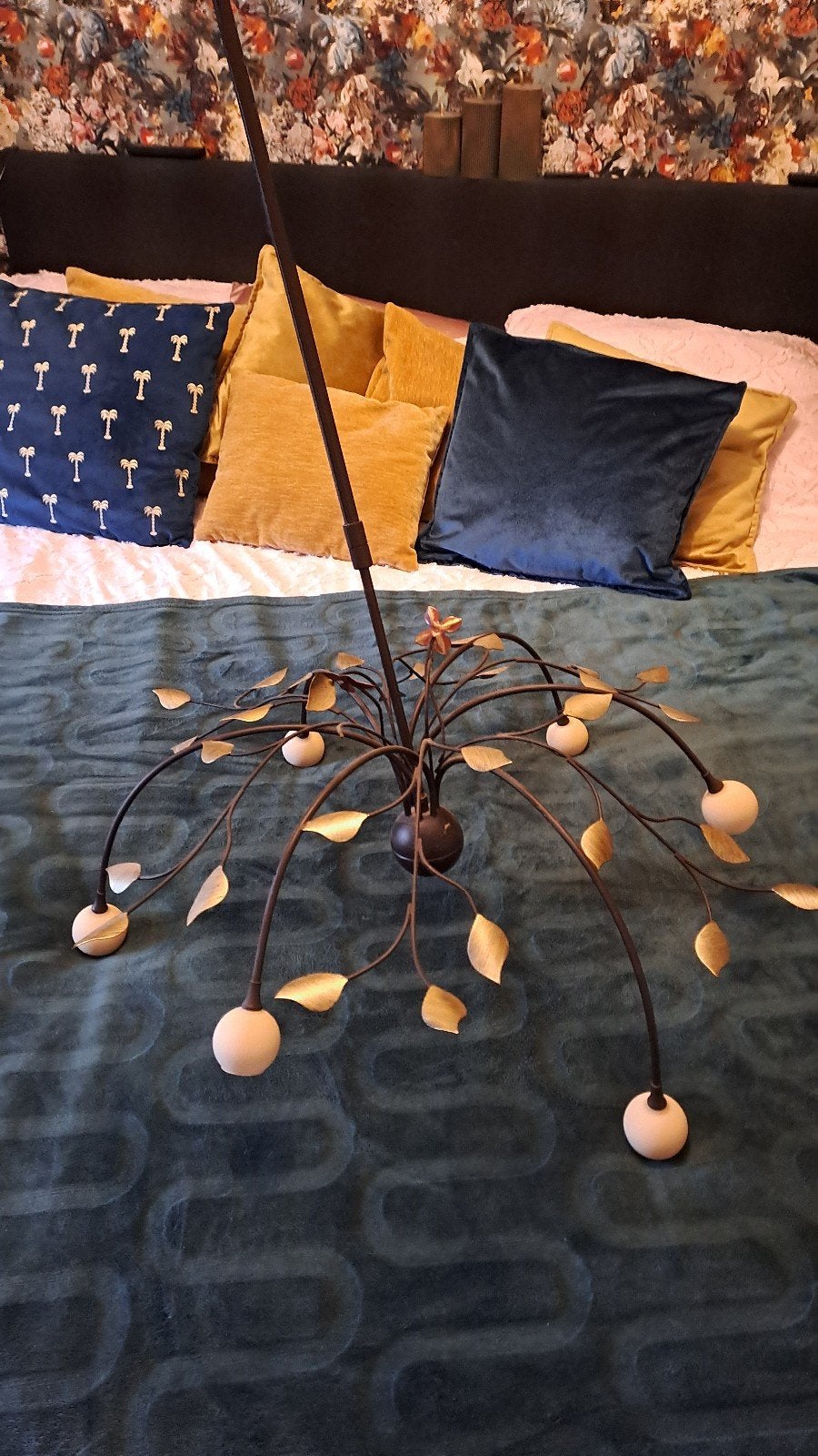 Vintage hanglamp met bladeren en zacht licht, Gebruikt, Overige fittingen, Ophalen of Verzenden, Metaal