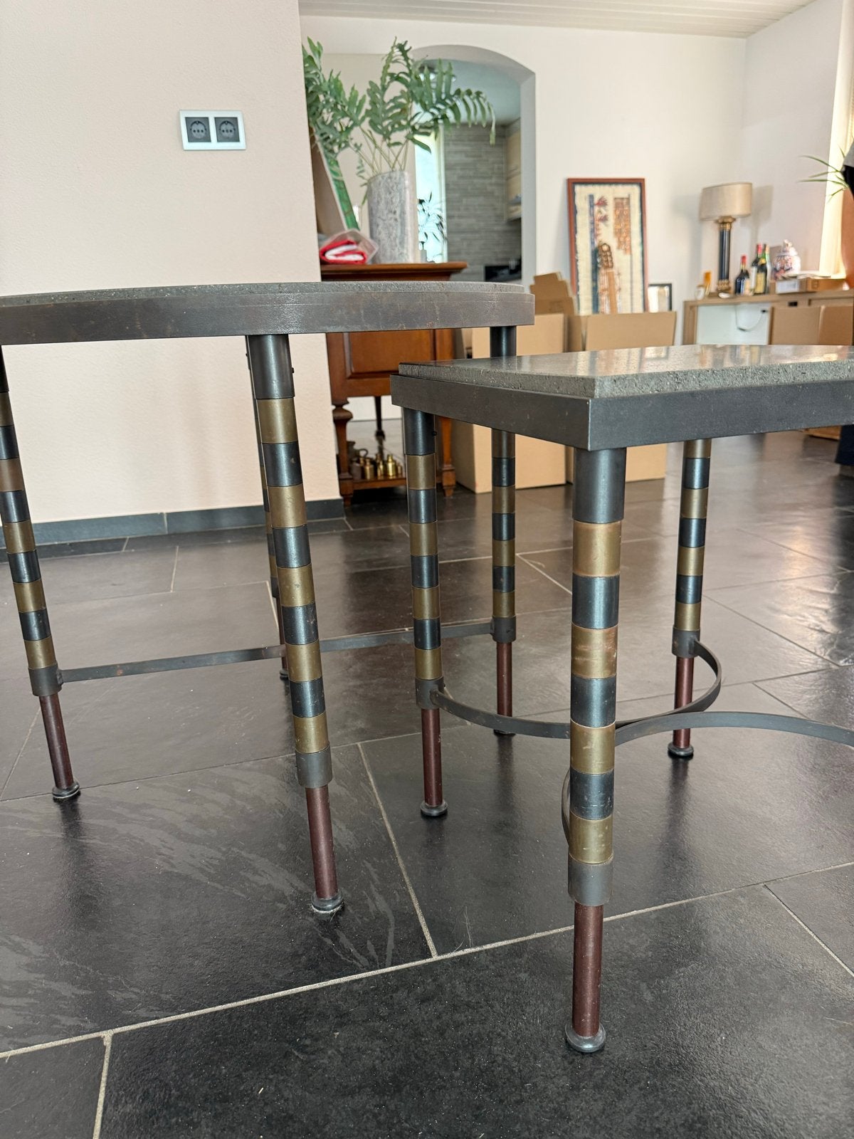 Set van 2 bijzettafels: Rond & Vierkant, Graniet & Metaal, Gebruikt, Metaal of Aluminium, Rond, 55 tot 75 cm