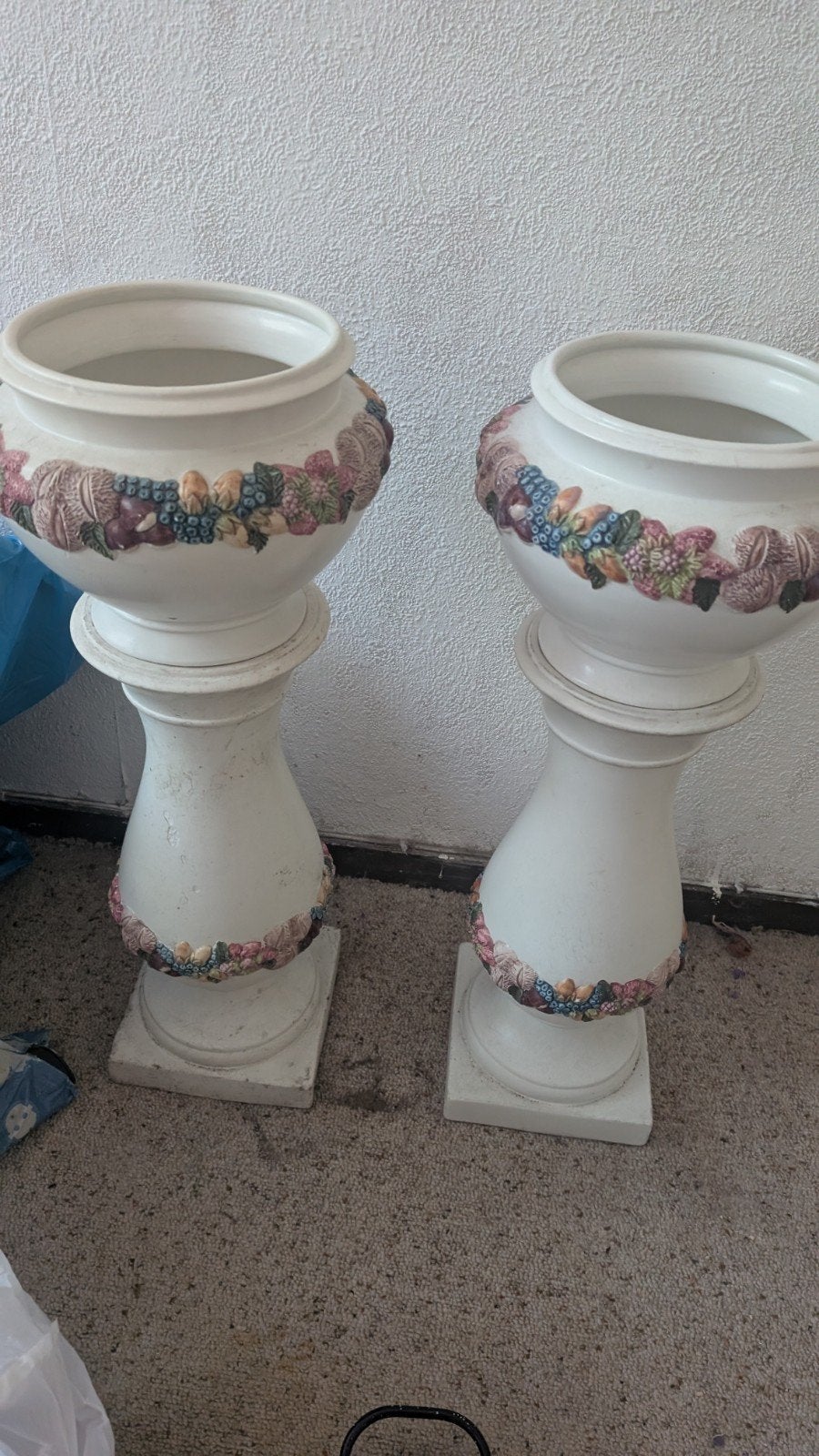 Decoratieve bloempotten op sokkel, set van 2, Tuin en Terras, Gebruikt, Rond, Balkon, Aardewerk