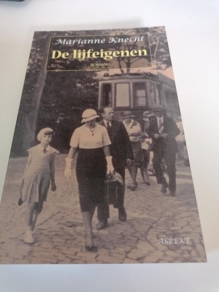 De lijfeigenen m knecht, Tweede Wereldoorlog, M knecht, Ophalen of Verzenden, Zo goed als nieuw