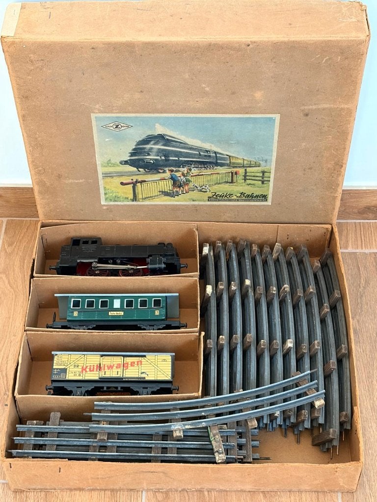 Bakelieten Zeuke T 48 Stoomlocomotief met 2 Wagons spoor 0, Verzamelen, Verzenden, Gebruikt, Trein, Overige typen