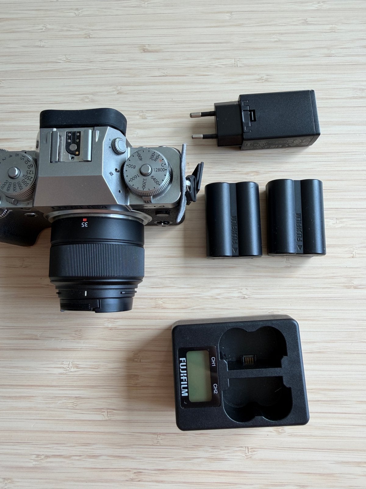 Fujifilm X-T4 + XC35mm F2 + XF18 55mm f2.8 R + 2 battery, Ophalen, Zo goed als nieuw, Fujifilm, Accu