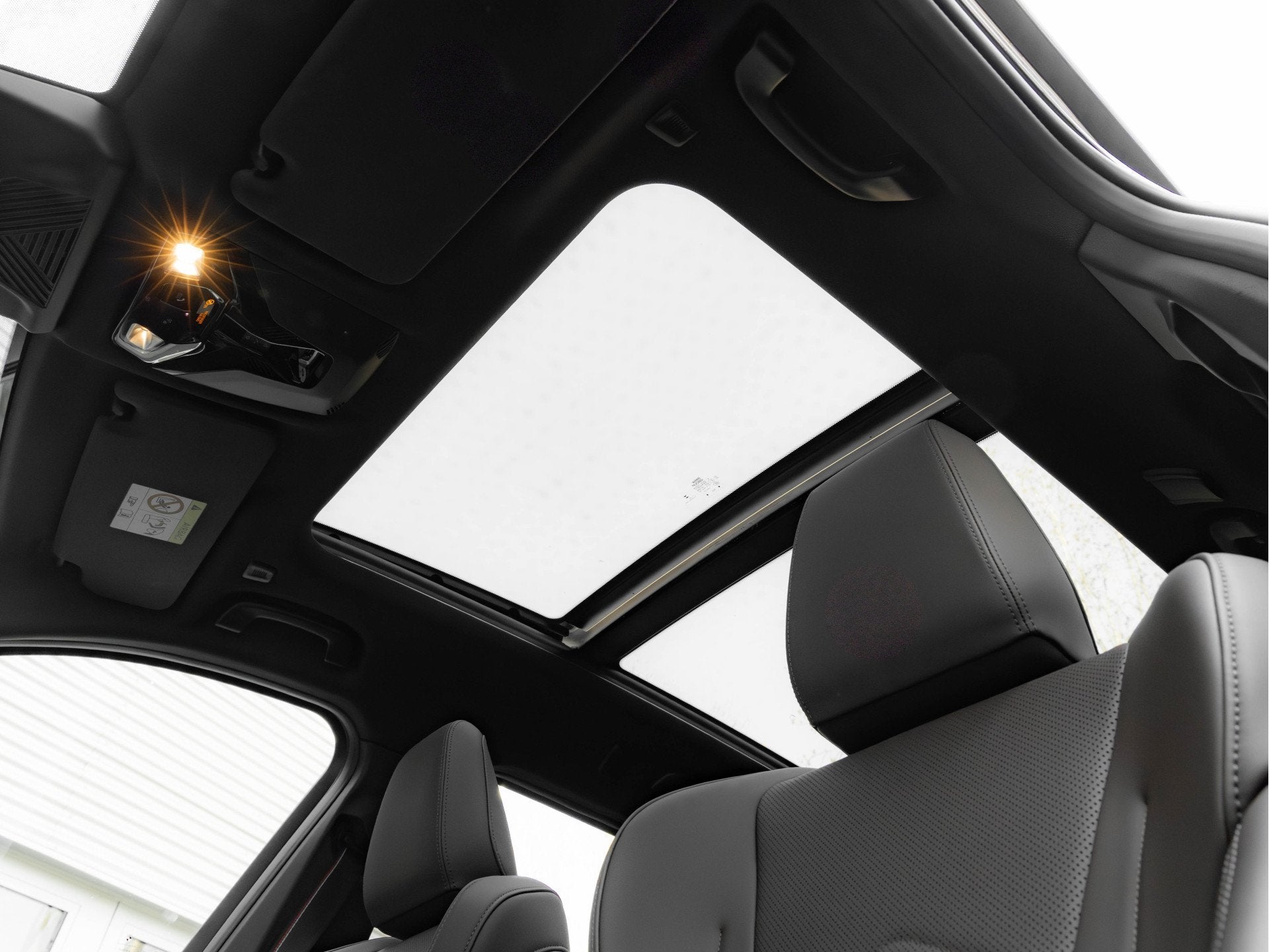 BMW X1 sDrive18i M-Sport Pro - Full-Option - ACC - Trekhaak, Auto's, 12 maanden, 136 pk, Euro 6, Zwart