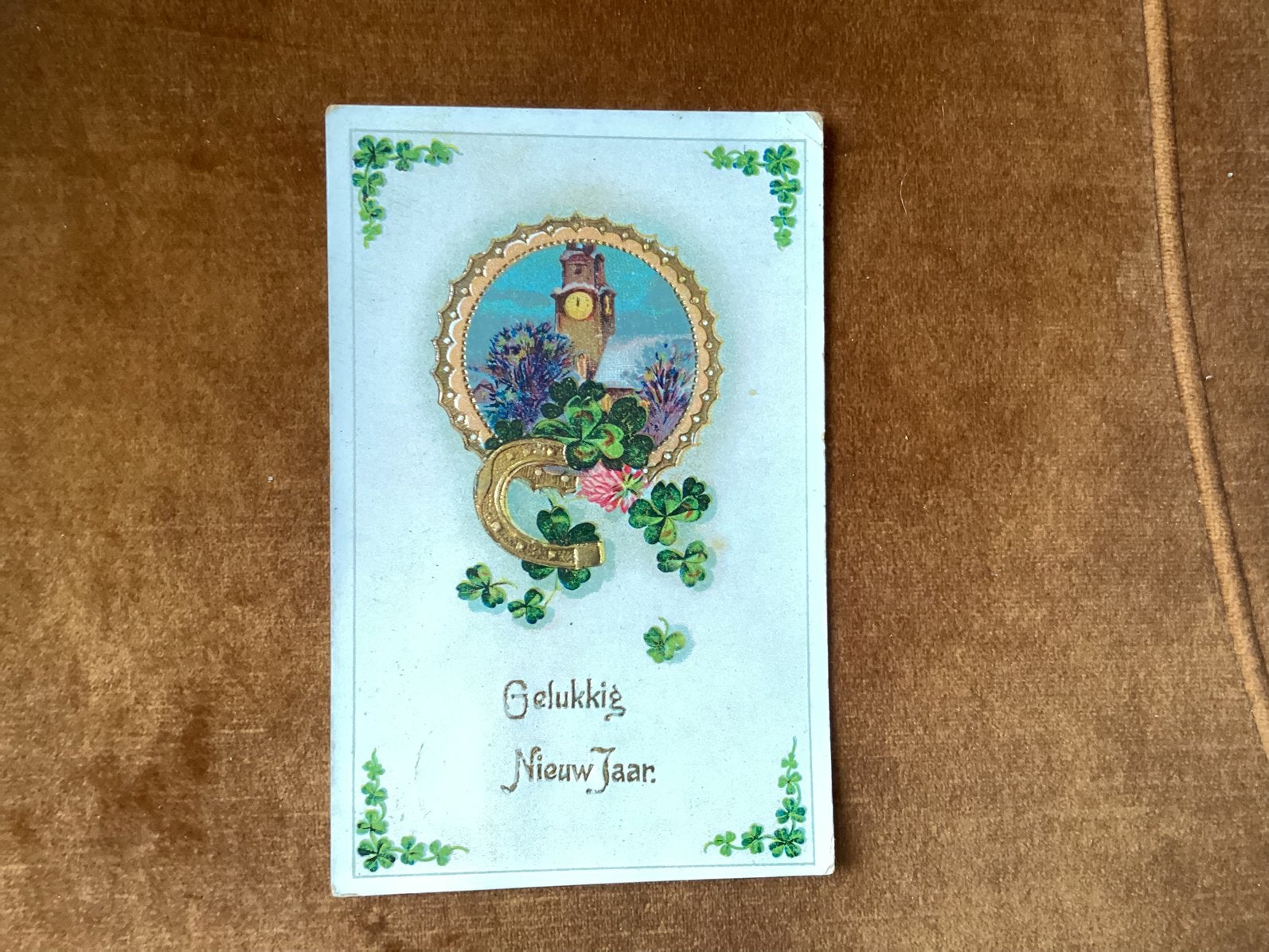 Nieuwjaars kaart met hoefijzer, klok, en klavertjes.1928, Ophalen of Verzenden, 1920 tot 1940