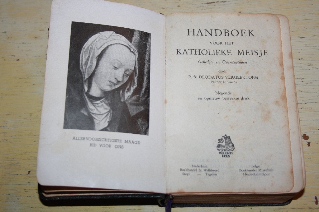 Handboek voor het Katholieke Meisje Gebeden Overwegingen, Ophalen of Verzenden