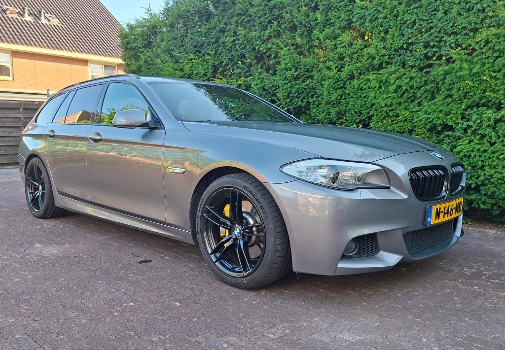 BMW 5-Serie 528i Touring High Executive M-sport, Automaat, Achterwielaandrijving, Beige, 2000 kg