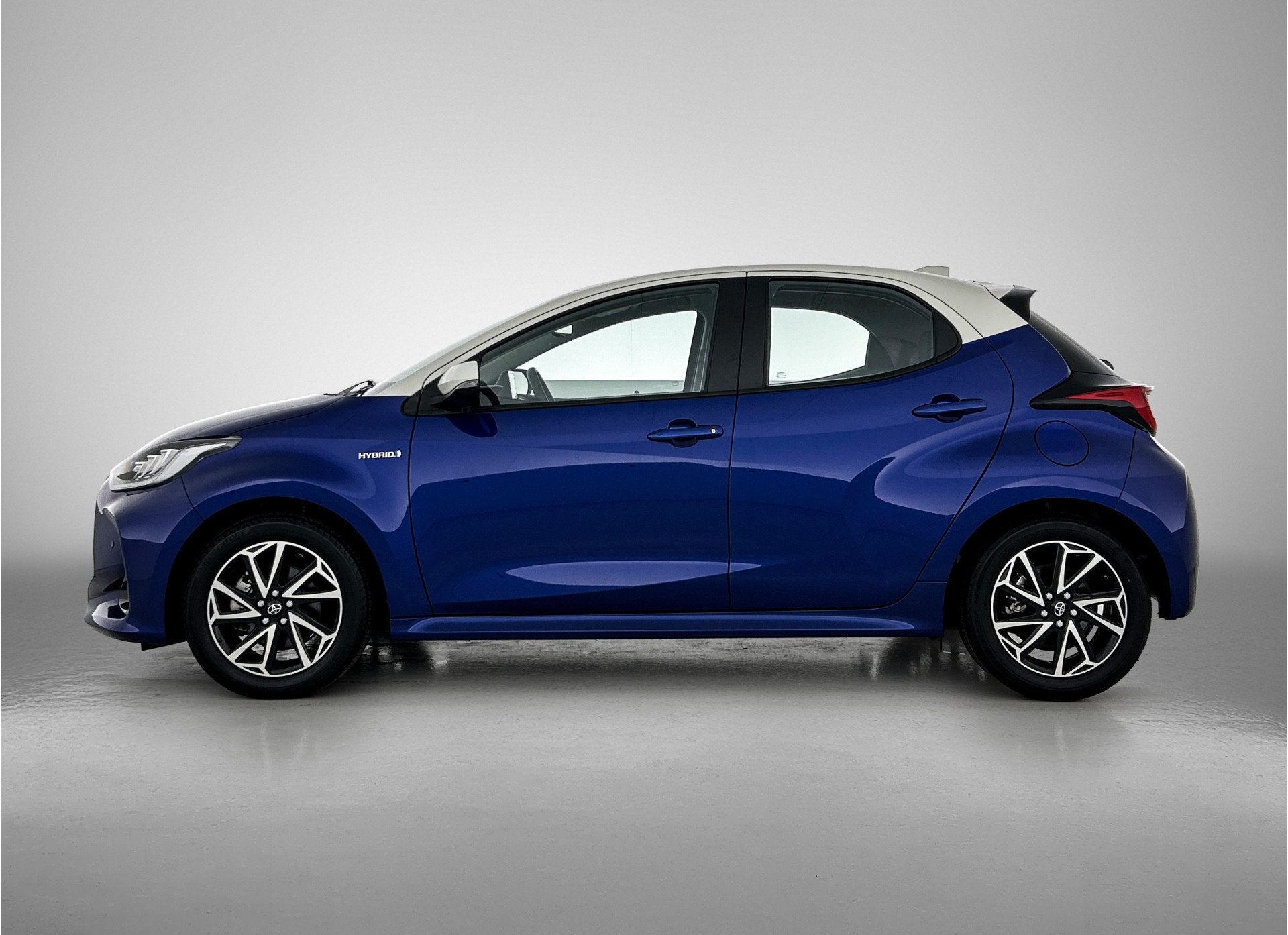 Toyota Yaris 1.5 Hybrid Style + | BTW voertuig | Head-Up Dis, 450 kg, Gebruikt, Blauw, 1490 cc