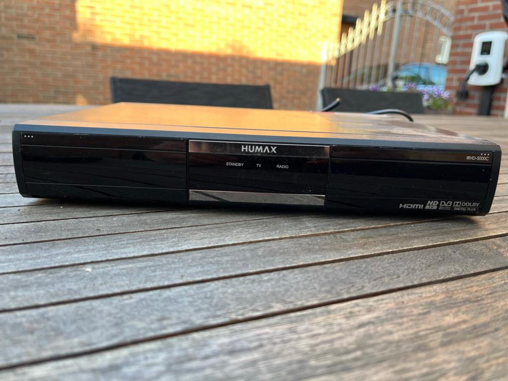 Humax iRHD-5000C kabel decoder (ziggo) met afstandsbediening, Ophalen of Verzenden, Gebruikt, Decoder