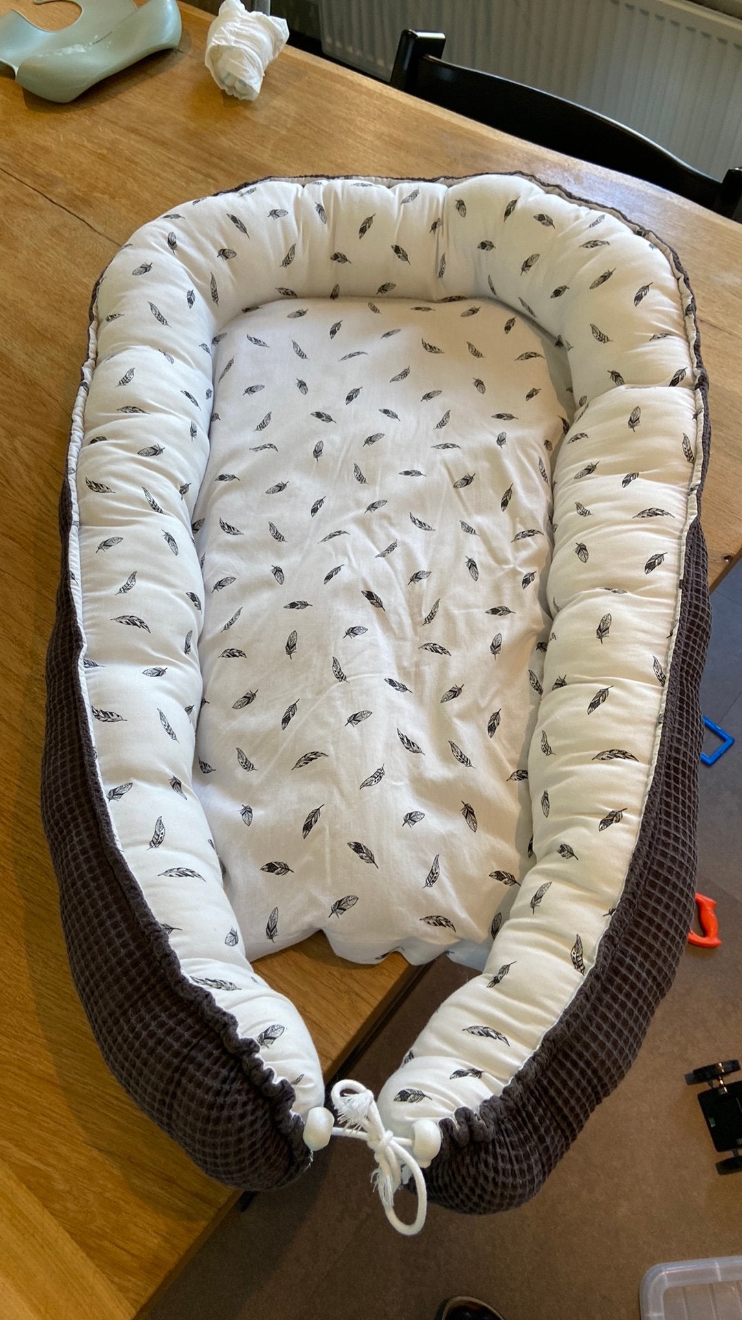 Babynestje anthraciet met veertjes, Ophalen of Verzenden, Zo goed als nieuw, Overige typen