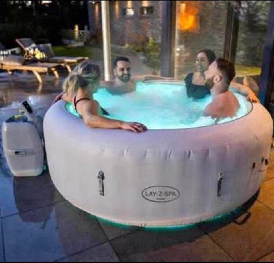Lazy spa 4 persoons, Tuin en Terras, Bubbelbaden en Hottubs, Ophalen, Zo goed als nieuw, Filter, Opblaasbaar