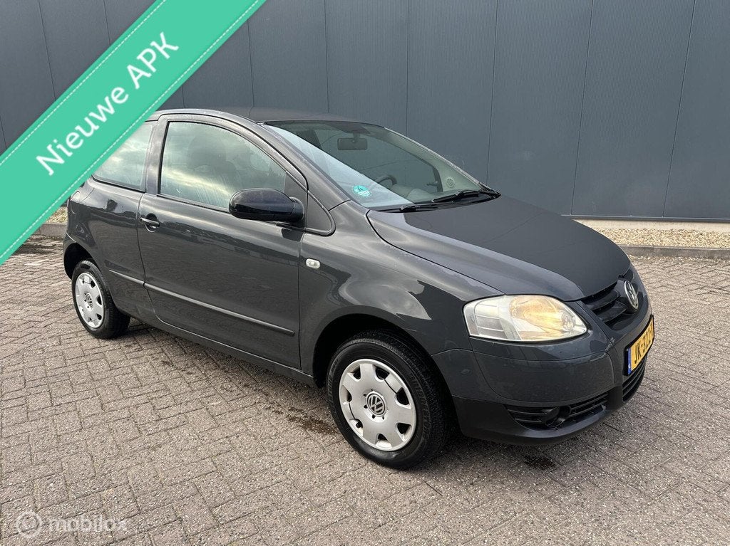 Volkswagen Fox 1.2 Trendline Nieuwe APK Elektrische ramen✅, Auto's, Voorwielaandrijving, Stof, Met garantie (alle), 4 stoelen