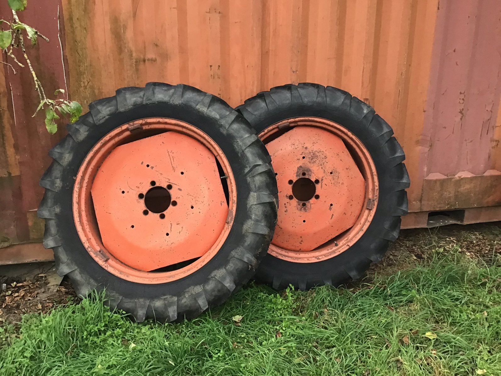 Deutz wielen 12,4x36 en 7,50x 18, Ophalen