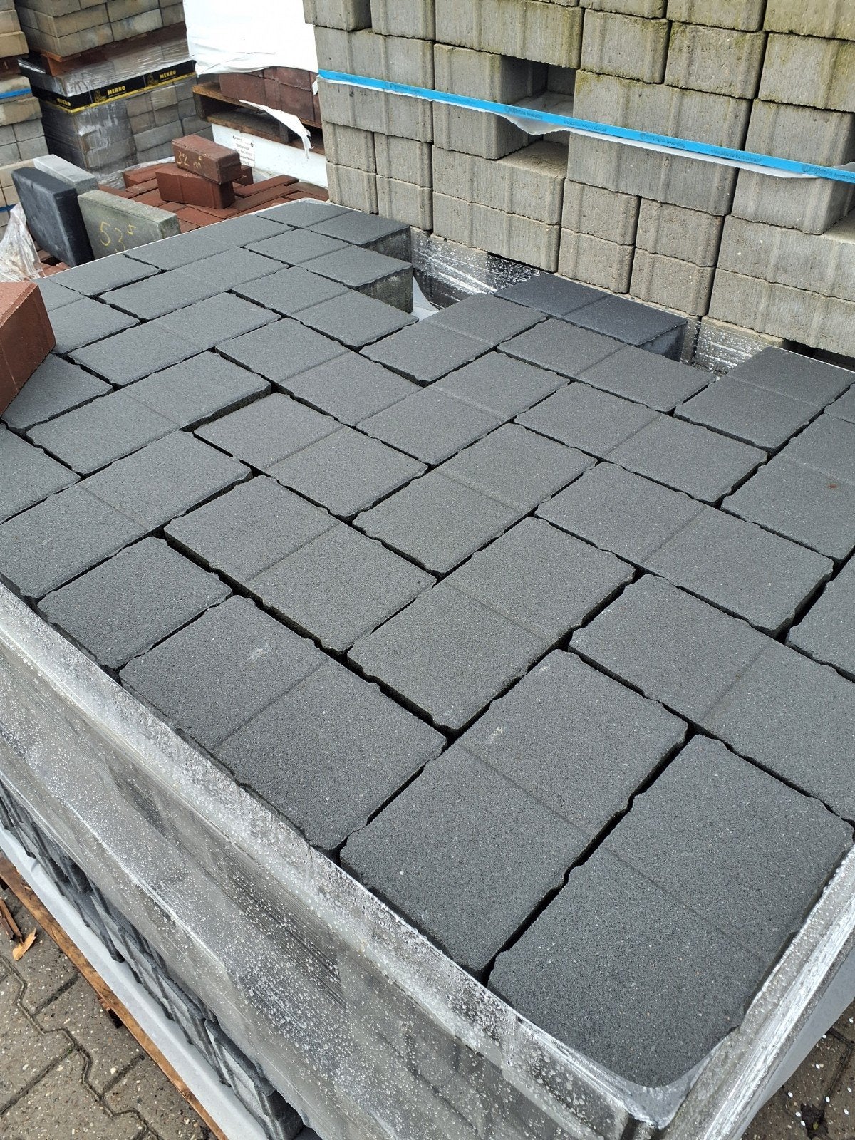 Kleine Partij Strakke Duitse Betonklinkers - Antraciet- 15m², Ophalen of Verzenden, Nieuw, Beton, Klinkers