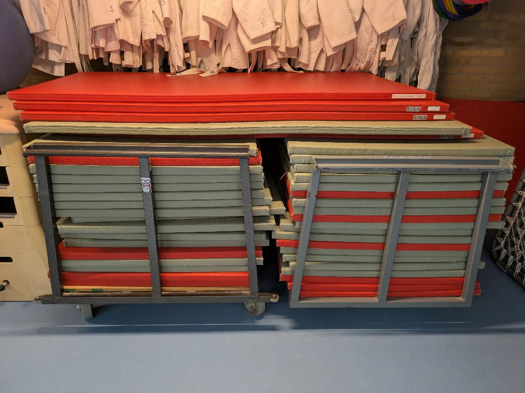 Judomatten inclusief kar, Sport en Fitness, Vechtsporten en Zelfverdediging, Maat XS of kleiner, Ophalen, Gebruikt, Overige