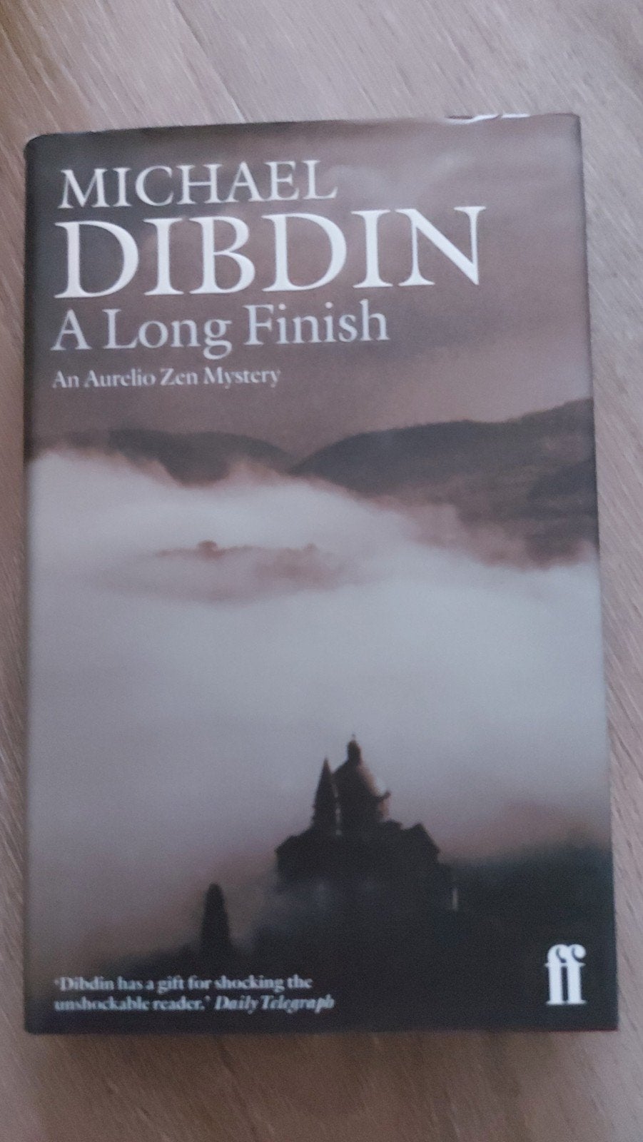 F2: Michael Dibdin - A Long Finish (Aurelio Zen Mystery), Ophalen of Verzenden