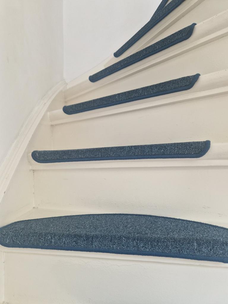 14x Donkerblauwe trapmatten / trapmaantjes - Goede staat, Ophalen of Verzenden, Gebruikt, Blauw