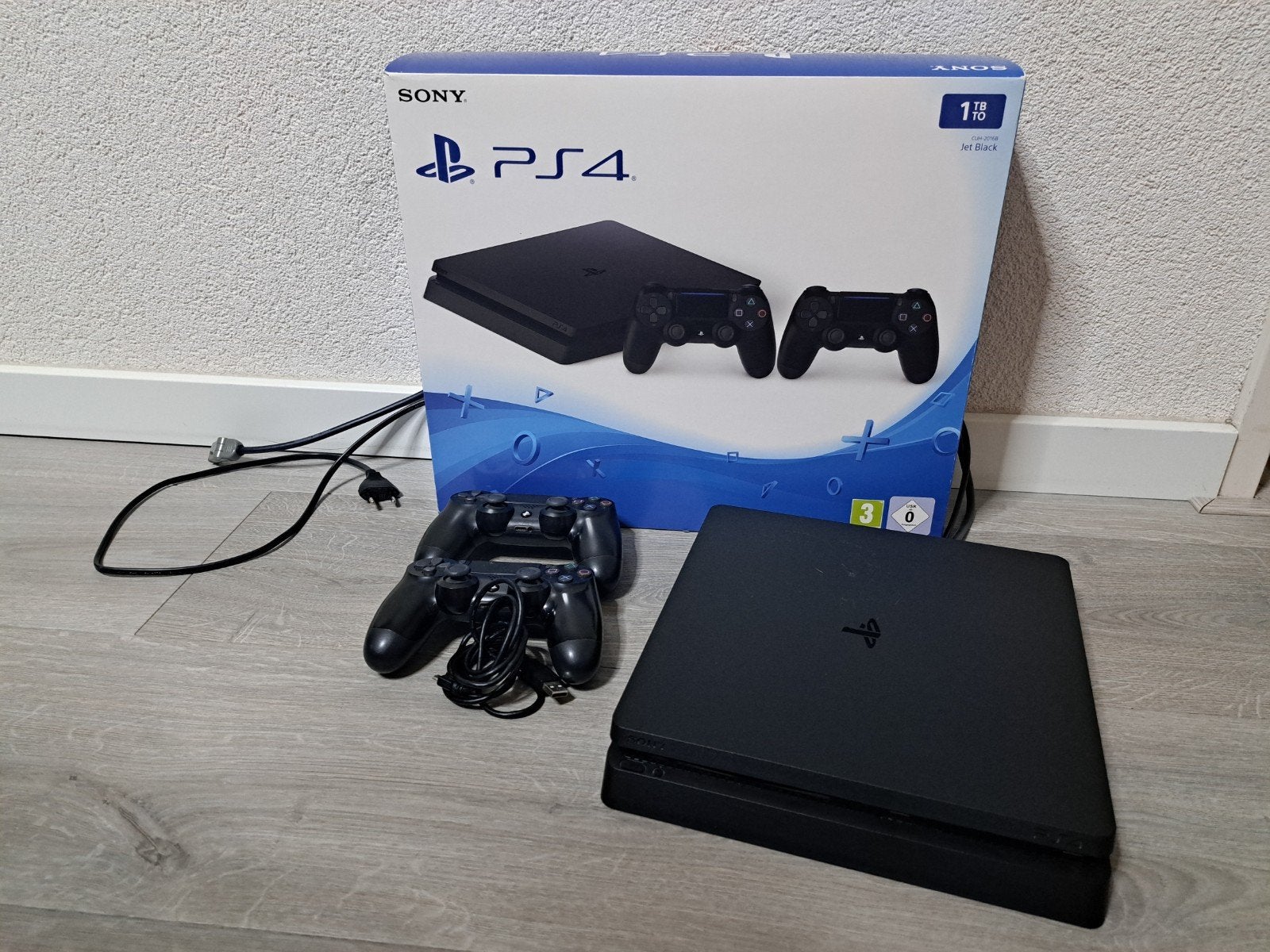 PS4 Jet Black, Ophalen, Zo goed als nieuw, Met 2 controllers, Original