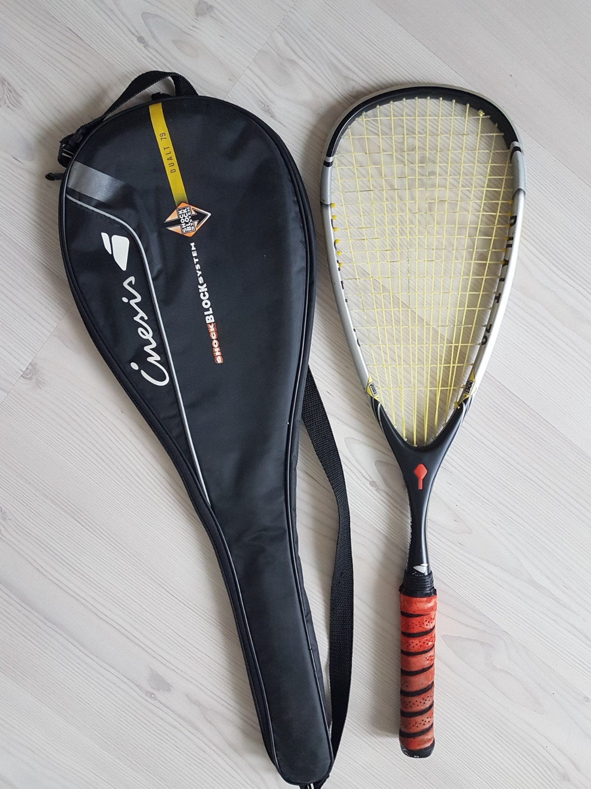Decathlon squash racket, Sport en Fitness, Squash, Ophalen of Verzenden, Zo goed als nieuw