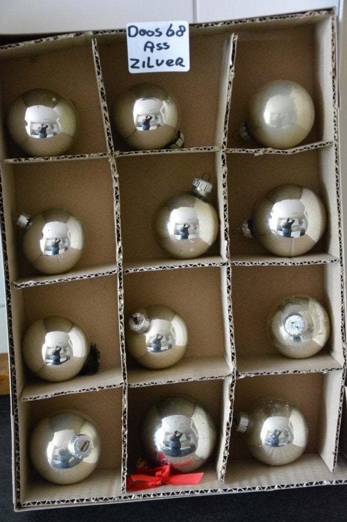 Kerstballen zilver Doos 68, Ophalen of Verzenden, Zo goed als nieuw