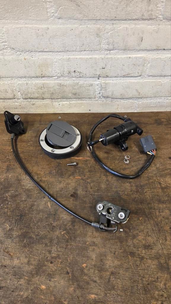 Triumph daytona 675r contactslot set 675 buddyzitjes zadel, Motoren, Onderdelen | Overige, Ophalen of Verzenden