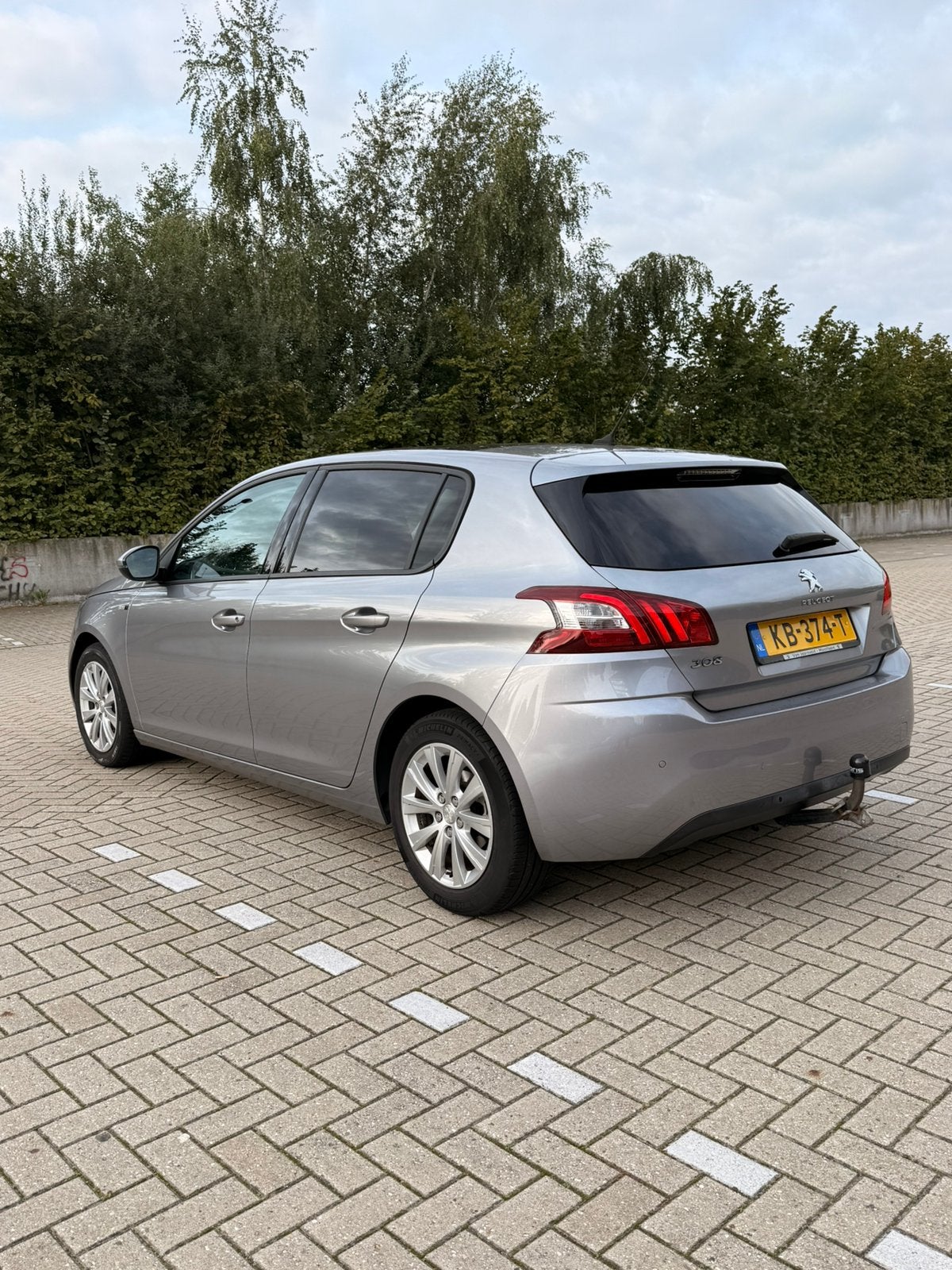 Foto 4 van Peugeot 308 1.2E-THP 81/110 5-D 2016 Grijs CARPLAY PANO