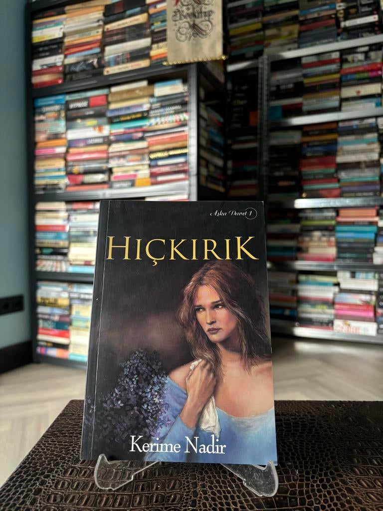 Hıçkırık - Kerime Nadir (Turkse roman), Ophalen of Verzenden, Gelezen, Wereld overig