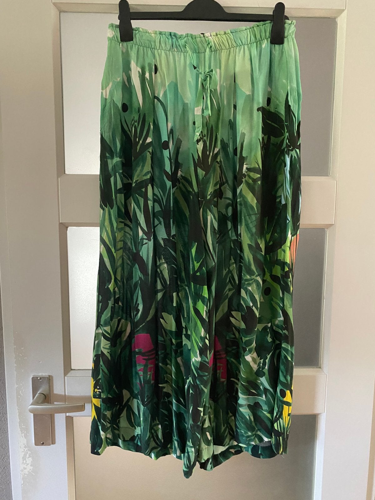 Oysho broek – groene botanische print | M, Ophalen of Verzenden, Zo goed als nieuw, Groen