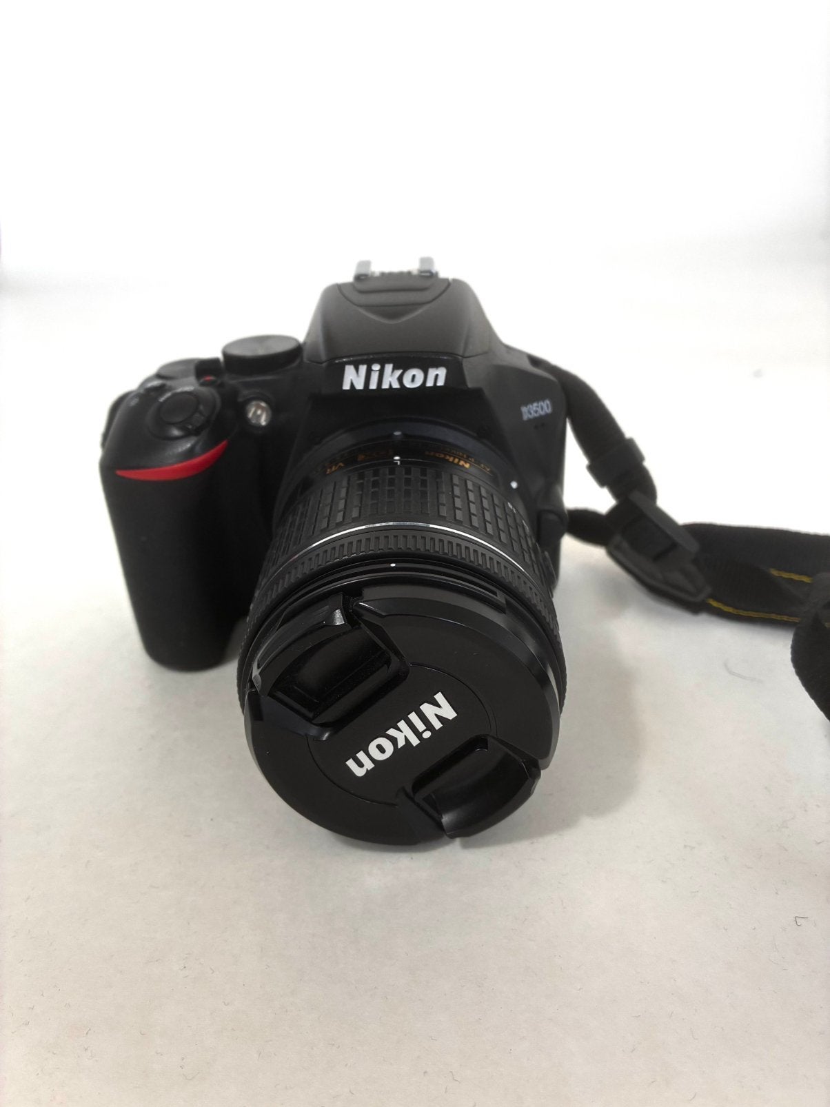 Nikon D3500 + 2 lenzen compleet en direct klaar voor gebruik, Ophalen, Gebruikt, Lensdop, Bluetooth