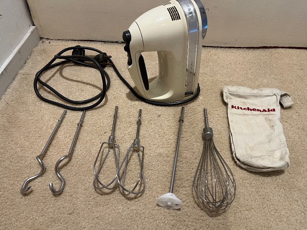 Kitchenaid handmixer wit, 1 tot 2 liter, Ophalen of Verzenden, Zo goed als nieuw, 3 snelheden of meer