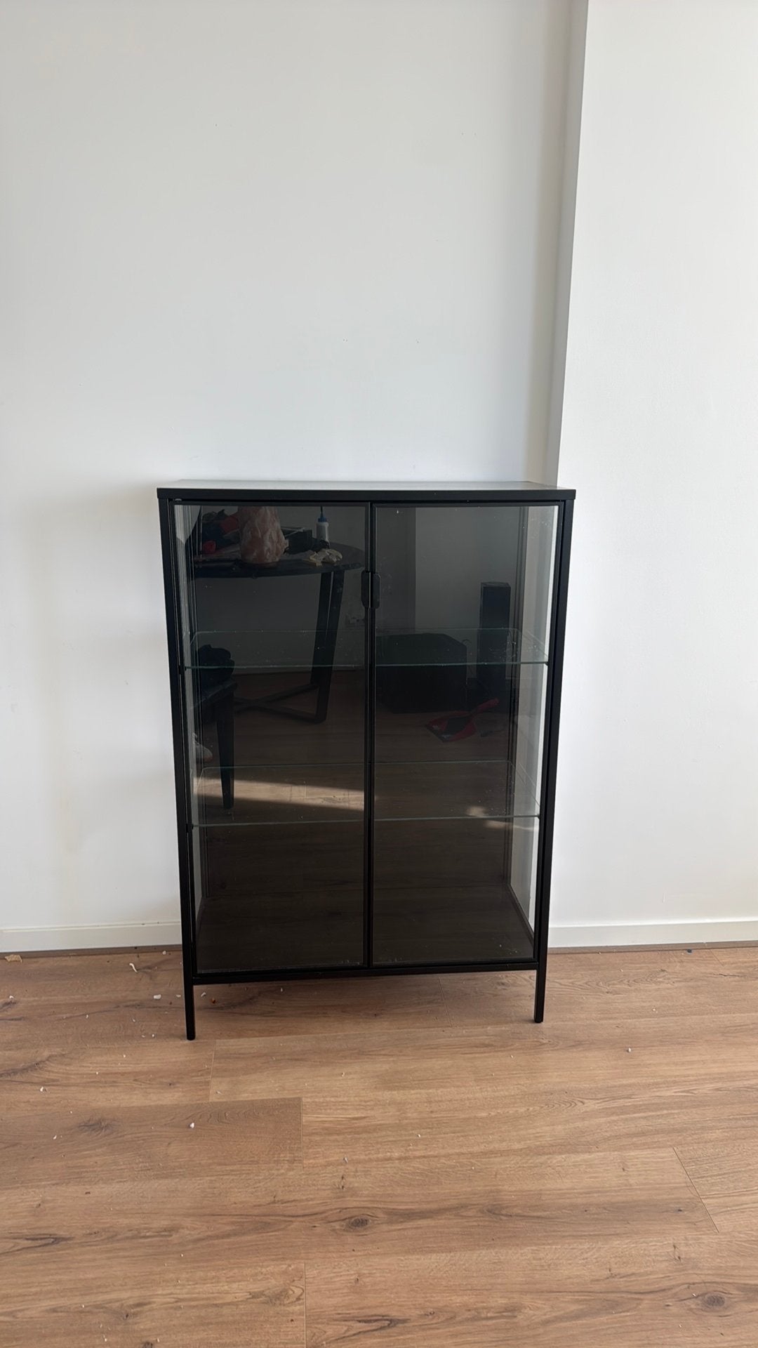 IKEA RUDSTA vitrinekast zwart, glas, 3 jaar oud, Ophalen, 50 tot 100 cm, 150 tot 200 cm, 25 tot 50 cm