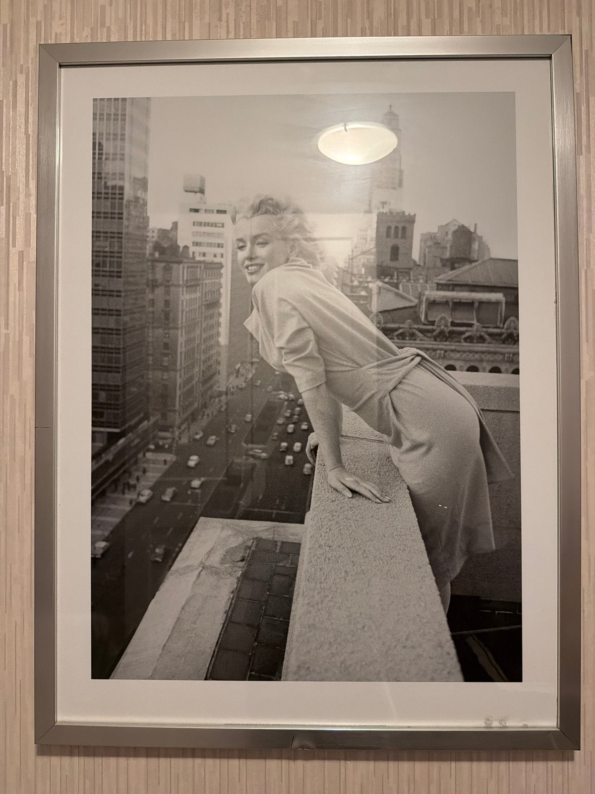 Marilyn Monroe op dak - Zwart-wit foto, Ophalen, Gebruikt, Foto of Poster, 75 – 100