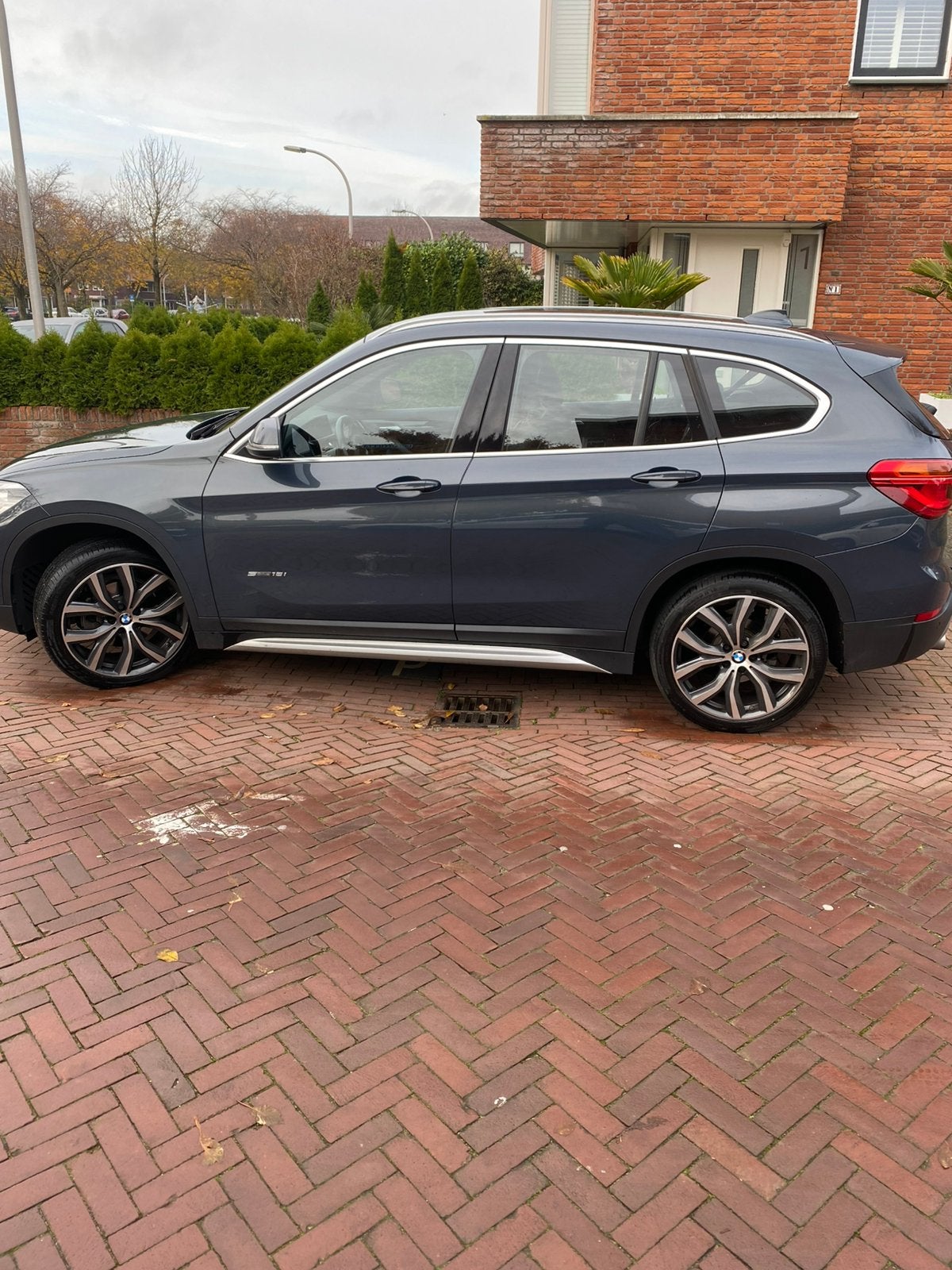 BMW X1 Sdrive18i 140pk Aut 2018 Grijs, Auto's, Origineel Nederlands, 75 €/maand, 19 km/l, Particulier