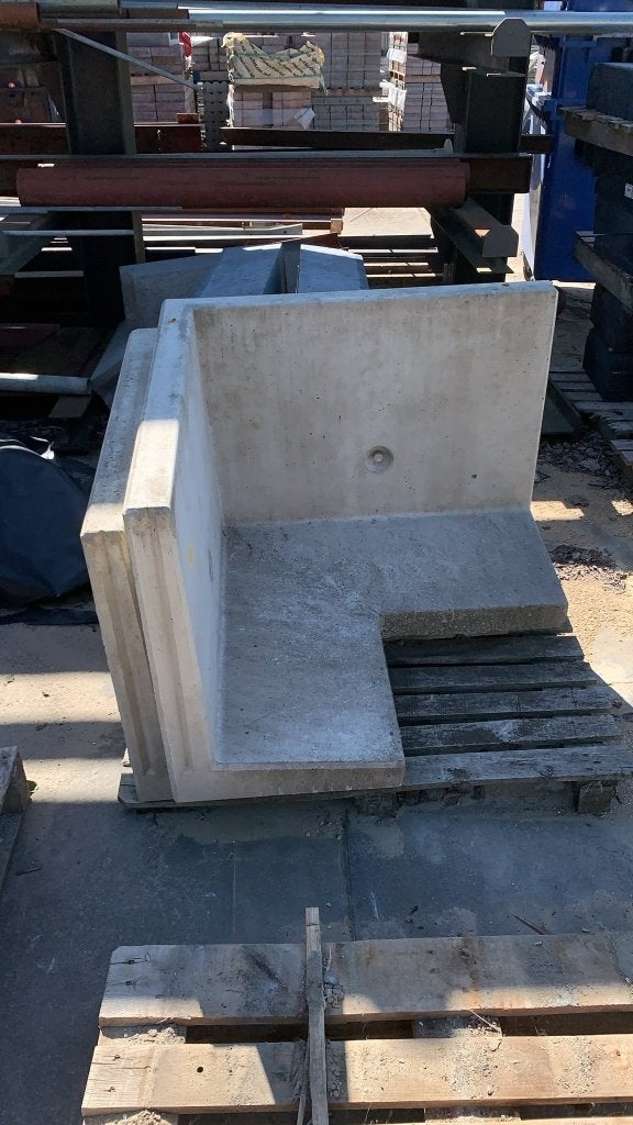 2 stuks hoekstuk beton type KH75  75*100/100*50, Ophalen, Beton, Terrastegels