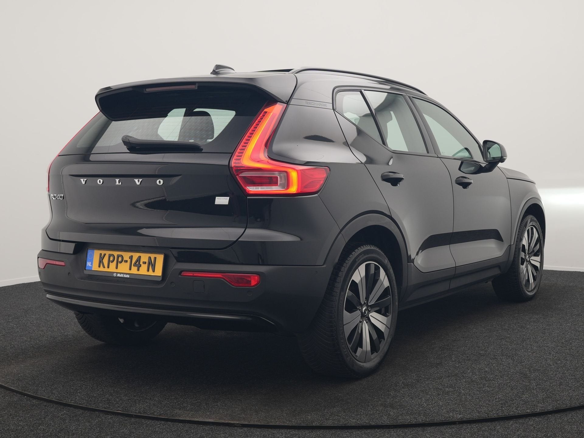 Volvo XC40 Ultimate Recharge Pure 70 kWh 231pk Dealer O.H. |, Gebruikt, Zwart, 231 pk, SUV of Terreinwagen
